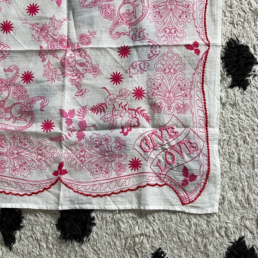 Vismaya Pink and White Bandana 20x20 - Picture 2 of 6